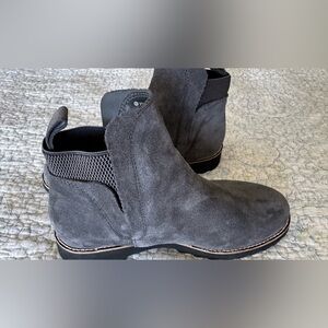 BLONDO Waterproof Gray Ankle Boots Size 6.5